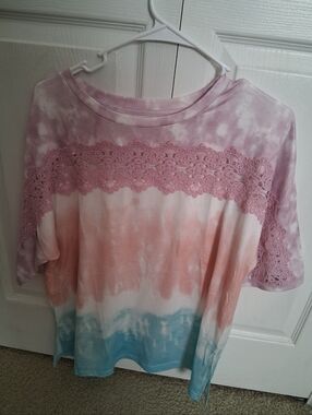 Women's unbranded lace tie dye 3/4 length sleeve shirt
